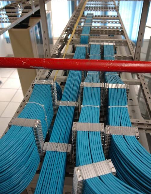 电子围栏周界报警系统、视频监控系统、门禁管理系统、楼宇可视对讲系统、车牌识别停车管理系统、无线巡更系统、机房工程、弱电管线工程